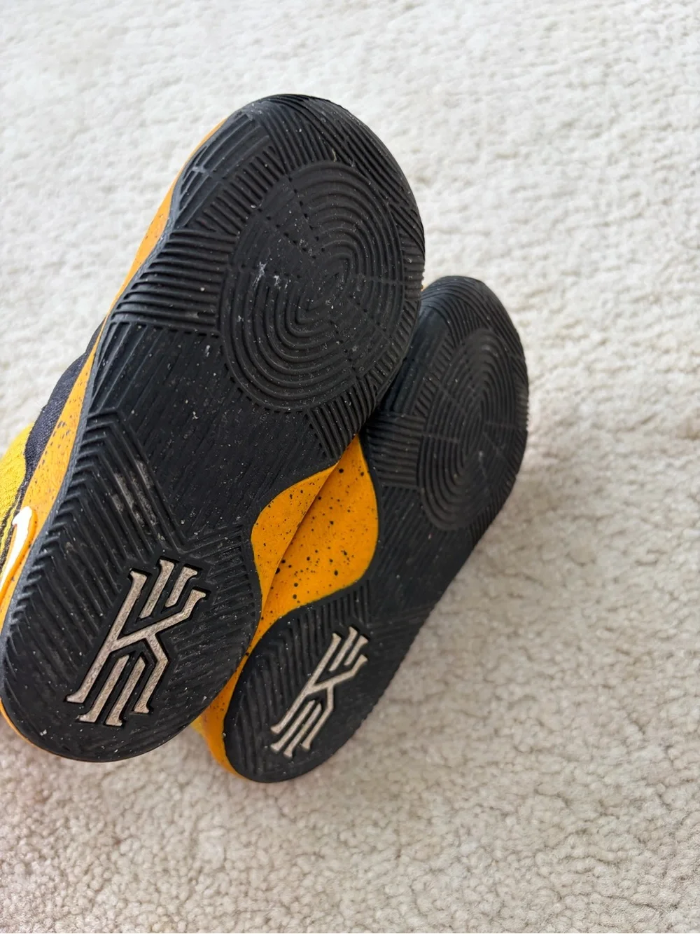 Nike Size 7 / 7C Kyrie 2 GS School Bus Gold Black Athletic Sneakers